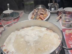 -尚尚仙·酸汤猪手·猪肚鸡火锅(华联万柳购物中心店)