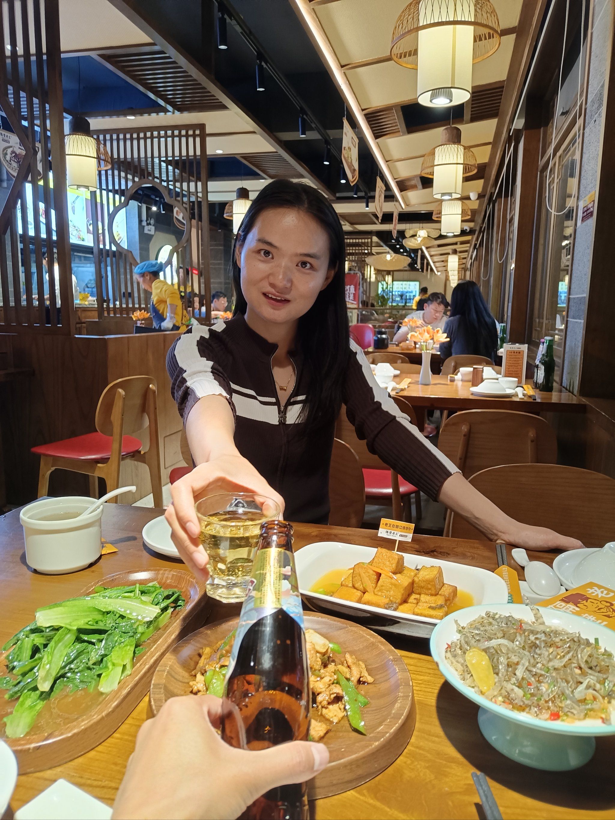 那些一起吃饭的日子,来丽江必去隔壁老王我们去的是丽江古城北门大