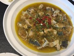 -鱼鲜饭香·招牌汽锅剁椒鱼头王