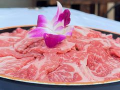 安格斯牛肉-鲜入围煮花胶鸡海鲜火锅