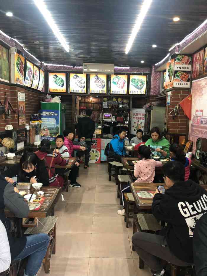老饭盒(辽大店)-"沈阳老饭盒好多家,装修风格80年代,复古.