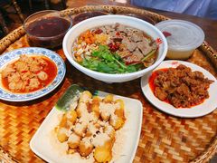 -爆炸头阿姨小四川正宗川味小吃(无任何分店)