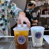 1234新开了一间夏威夷风的茶饮店