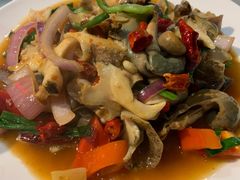 -三亚火车头万人海鲜广场