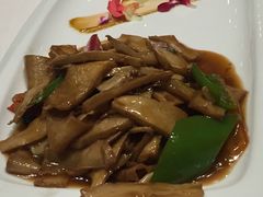 紫苏肉碎炒杏鲍菇-若蘭慈·无国界素食料理(欢乐海岸店)