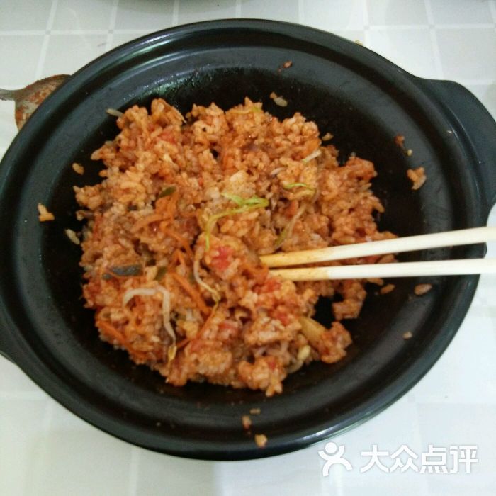 黑椒牛柳石锅拌饭图片