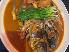 特色红焖鱼头皇（半个）-羡餐厅-千岛湖自由洲际殿