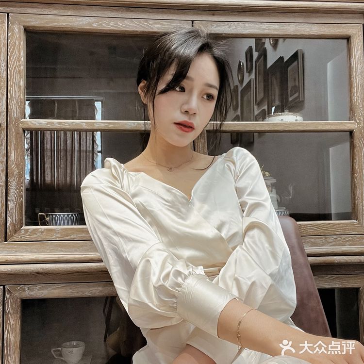 喝一杯曲院风荷，弹一首西湖美景