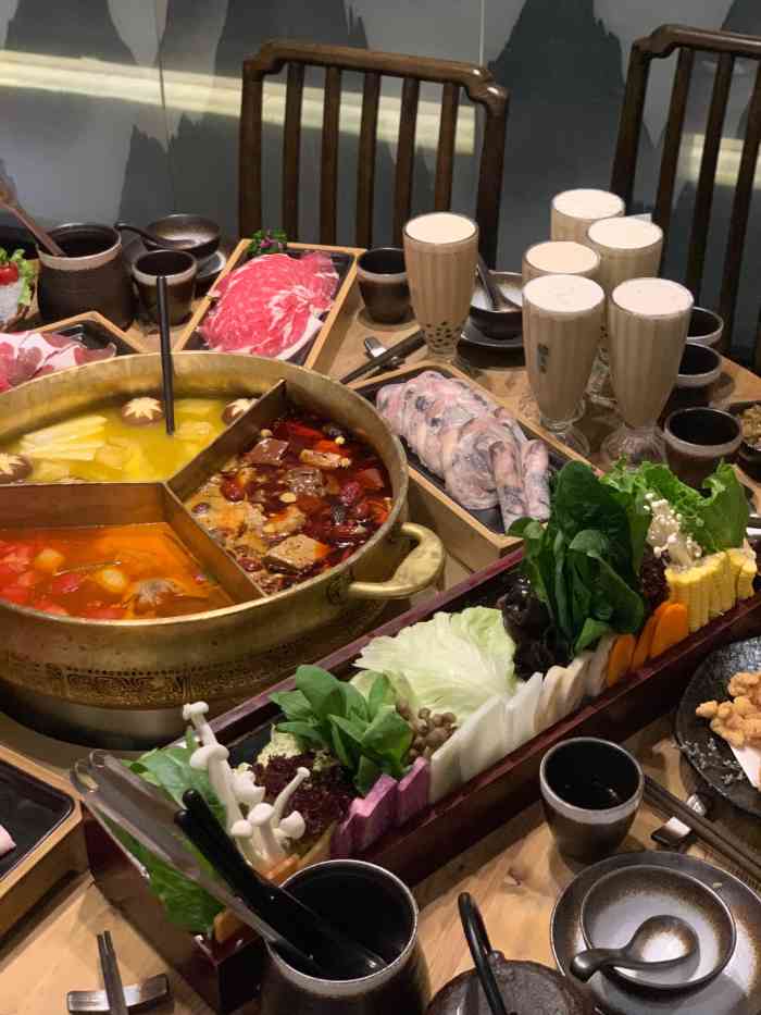 凑凑火锅·茶憩(杭州龙湖滨江店)-"老板请客果然不一样,服务员直接给