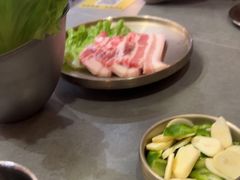 -围炉肉舍•炭烤活鳗•丹东海鲜烤肉(步行街店)