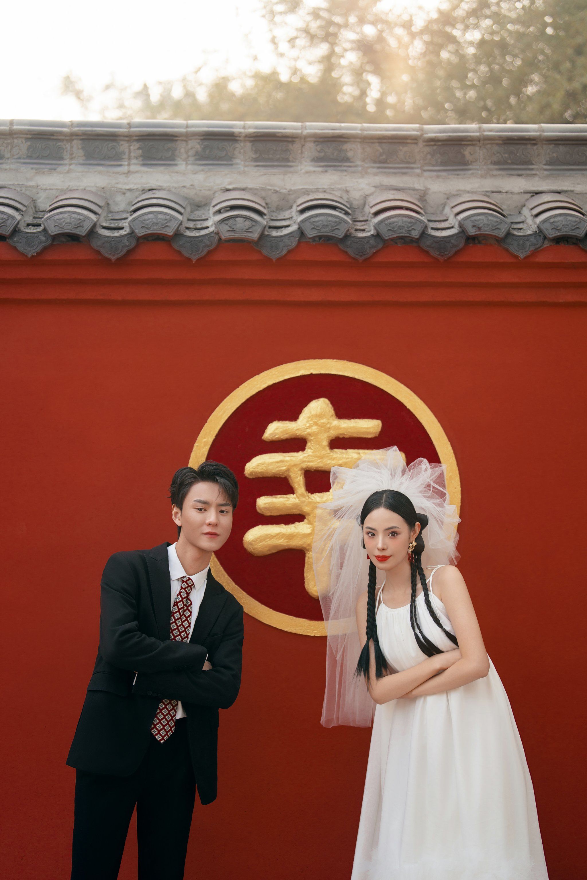 心动一百次 氛围感upupup拉满的红墙婚纱照