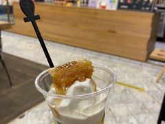 蜂巢冰淇淋-OUR Bakery(三里屯太古里店)