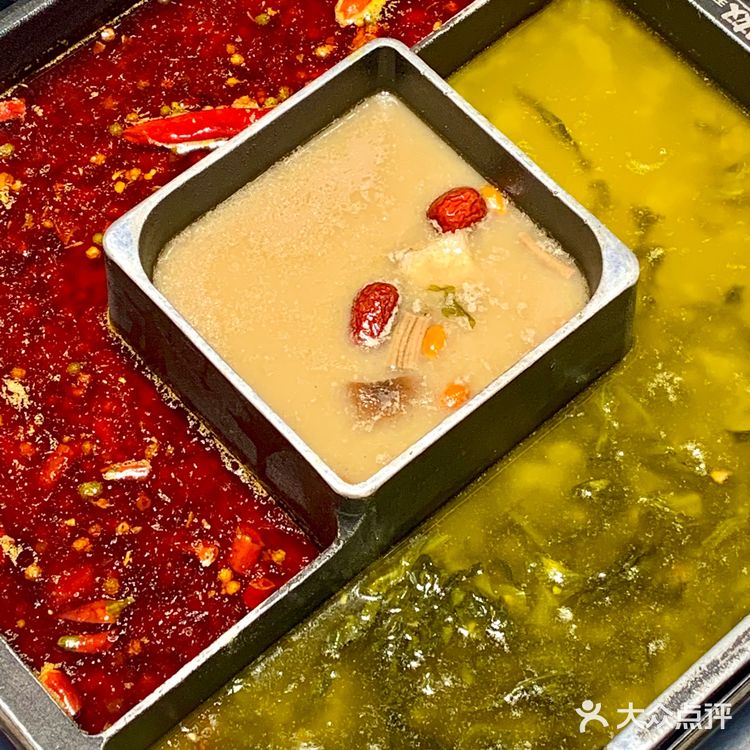 巴奴毛肚火锅/老坛酸菜锅底居然这么好吃
