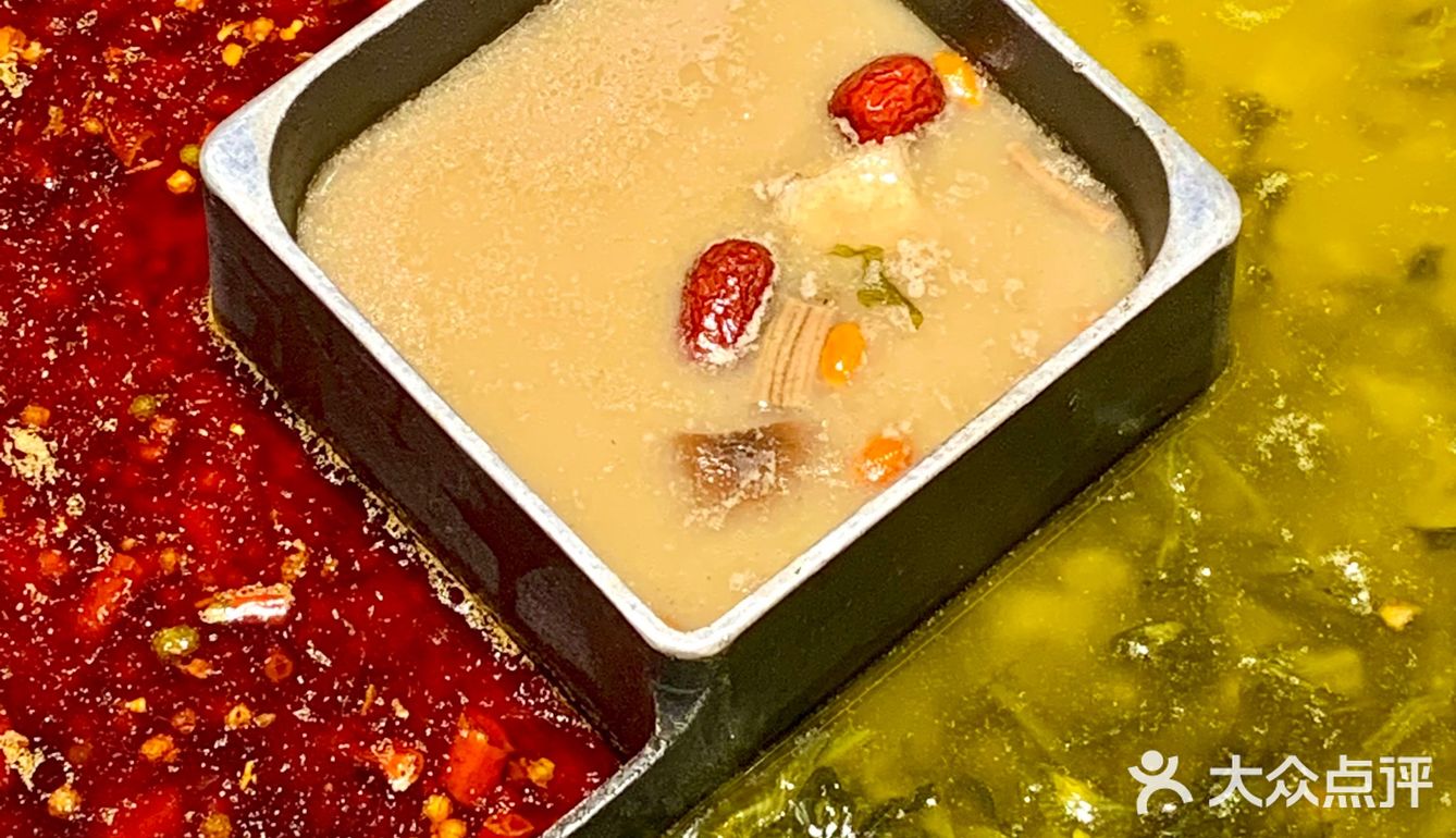 巴奴毛肚火锅/老坛酸菜锅底居然这么好吃