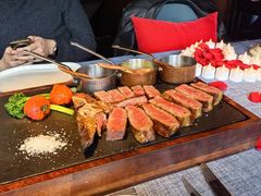 M9纯血肉眼牛排-弦月窗LUNETTE BY AMANDA(复兴路店)