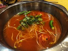 红酸汤锅-苗阿哥