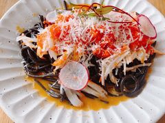 阿拉斯加蟹肉配海胆酱墨鱼汁意面-CHILLAX轻乐时(侨建·Hi City店)
