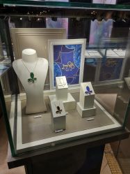 -周大福CHOW TAI FOOK(宝山苏宁易购店)