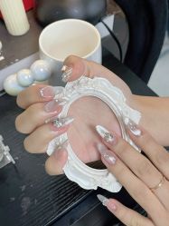 -芊屿芊浔美甲