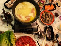 -鲜入围煮花胶鸡海鲜火锅