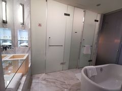 -上海滴水湖皇冠假日酒店