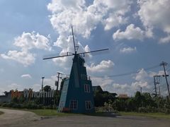 -Chom Cafe and Restaurant