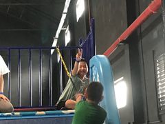 -嘿哟动霸CHUA·新潮玩运动娱乐中心·蹦床滑冰团建乐园