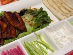 脆皮五花肉卷饼-大鹏饭店·金陵家宴(奥体中心店)