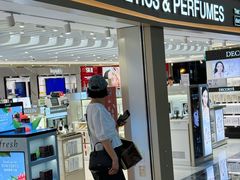 -中免(澳门机场免税店)