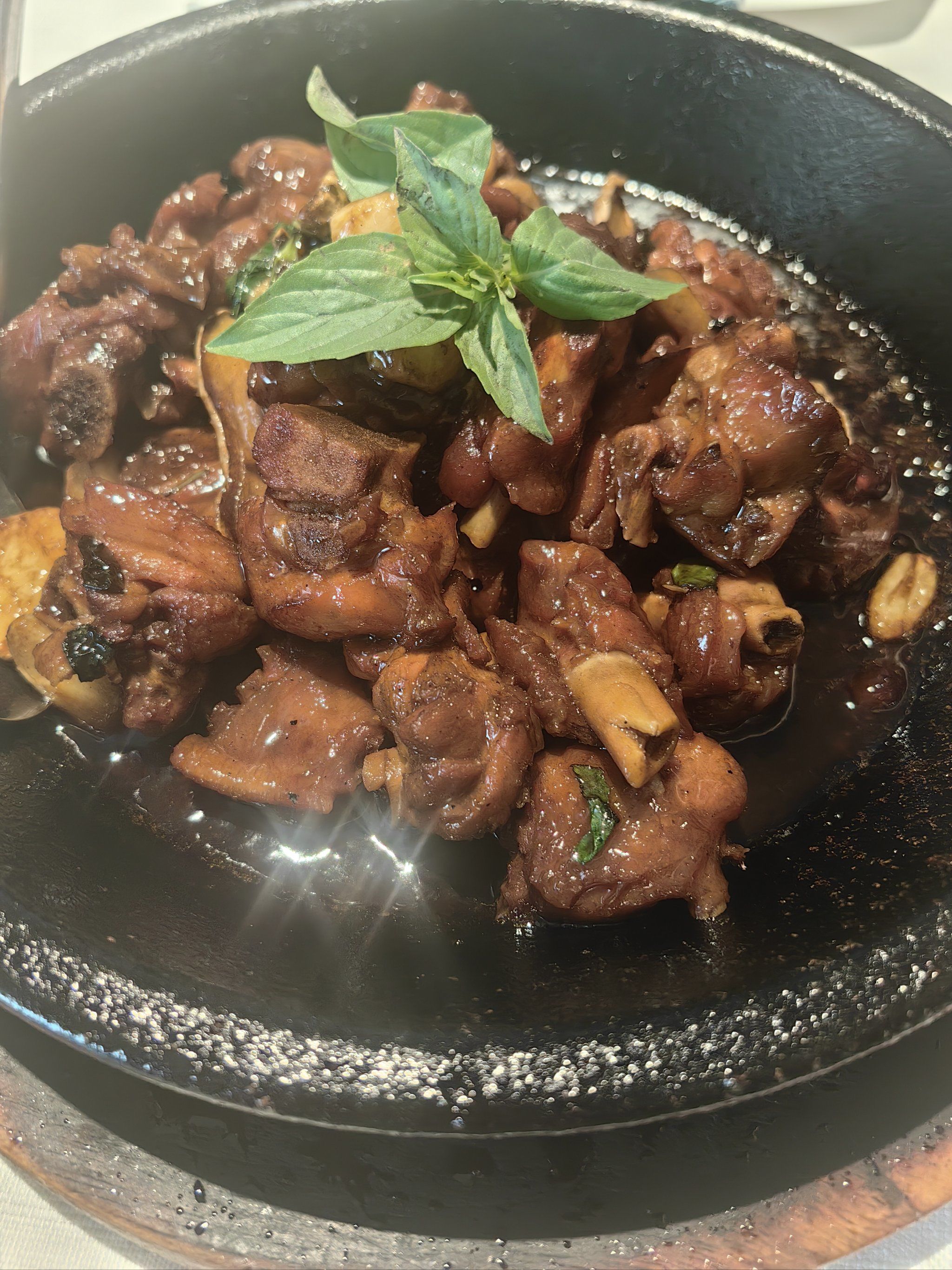 0元玩转这座城位于老报馆的茉莉餐厅,大厅的环境很好