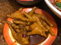 -爆炸头阿姨小四川正宗川味小吃(无任何分店)