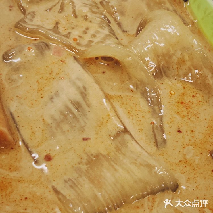 神奇的山上深夜食堂感～看见那种老摊儿就觉得高兴～而且