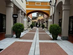 -佛罗伦萨小镇广佛名品奥特莱斯(疏港路店)