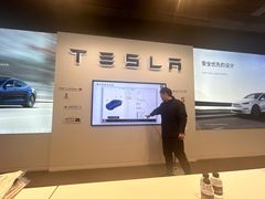 -TESLA 特斯拉(上海太古汇体验店)