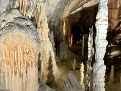 -波斯托伊纳溶洞