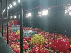 -嘿哟动霸CHUA·新潮玩运动娱乐中心·蹦床滑冰团建乐园