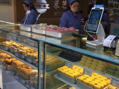 面包甜点陈列柜-采芝斋(延安路店)
