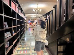 -钟书阁(松江泰晤士小镇店)