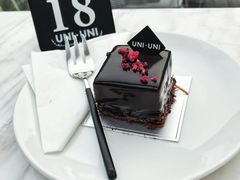 -UNI UNI(环亚凯瑟琳店)