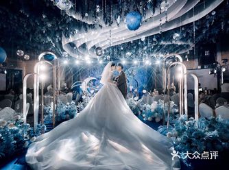  婚纱礼服:奥莎婚纱礼服 婚礼跟妆:奥莎曼曼老师