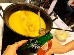 浓厚原只鸡煲花胶汤-鲜入围煮花胶鸡海鲜火锅