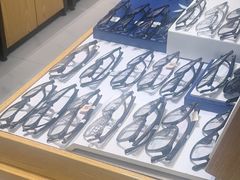 -美式眼镜·授权蔡司.依视路.尼康.豪雅.明月(人民广场店)