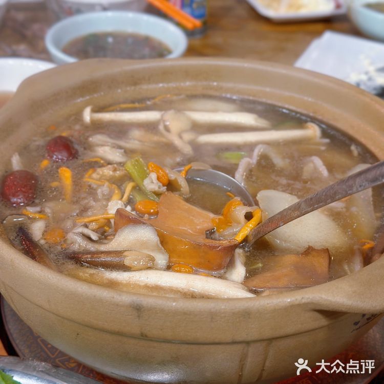 我发现很多人都不会正确吃火锅！一定要选牛肝菌