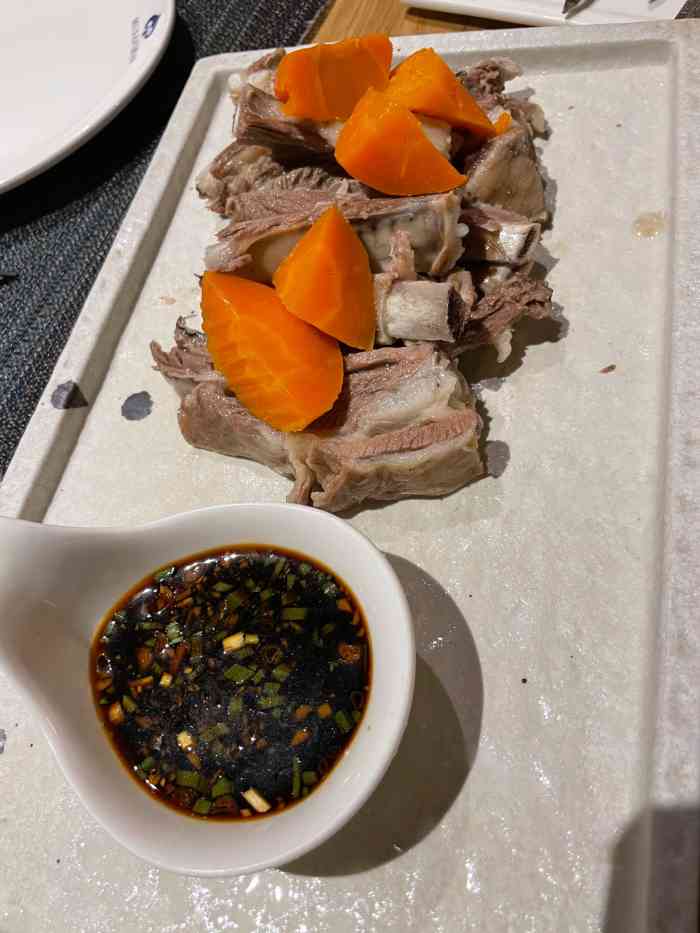 穆塞菲霖新疆餐厅(平乐园店"肉串一般,板筋不错,小羊腿不好吃,一点