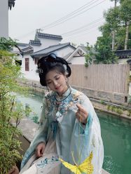 -一揽芳华汉服旗袍体验馆(拙政园店)