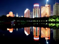 -万绿园