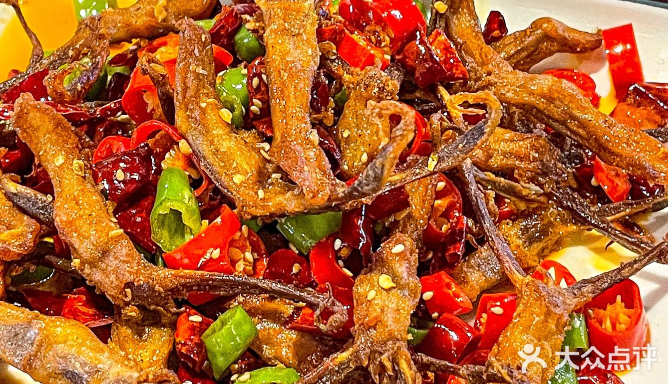 在李村吃到了这家超软糯的猪蹄子！！一顿炫仨！