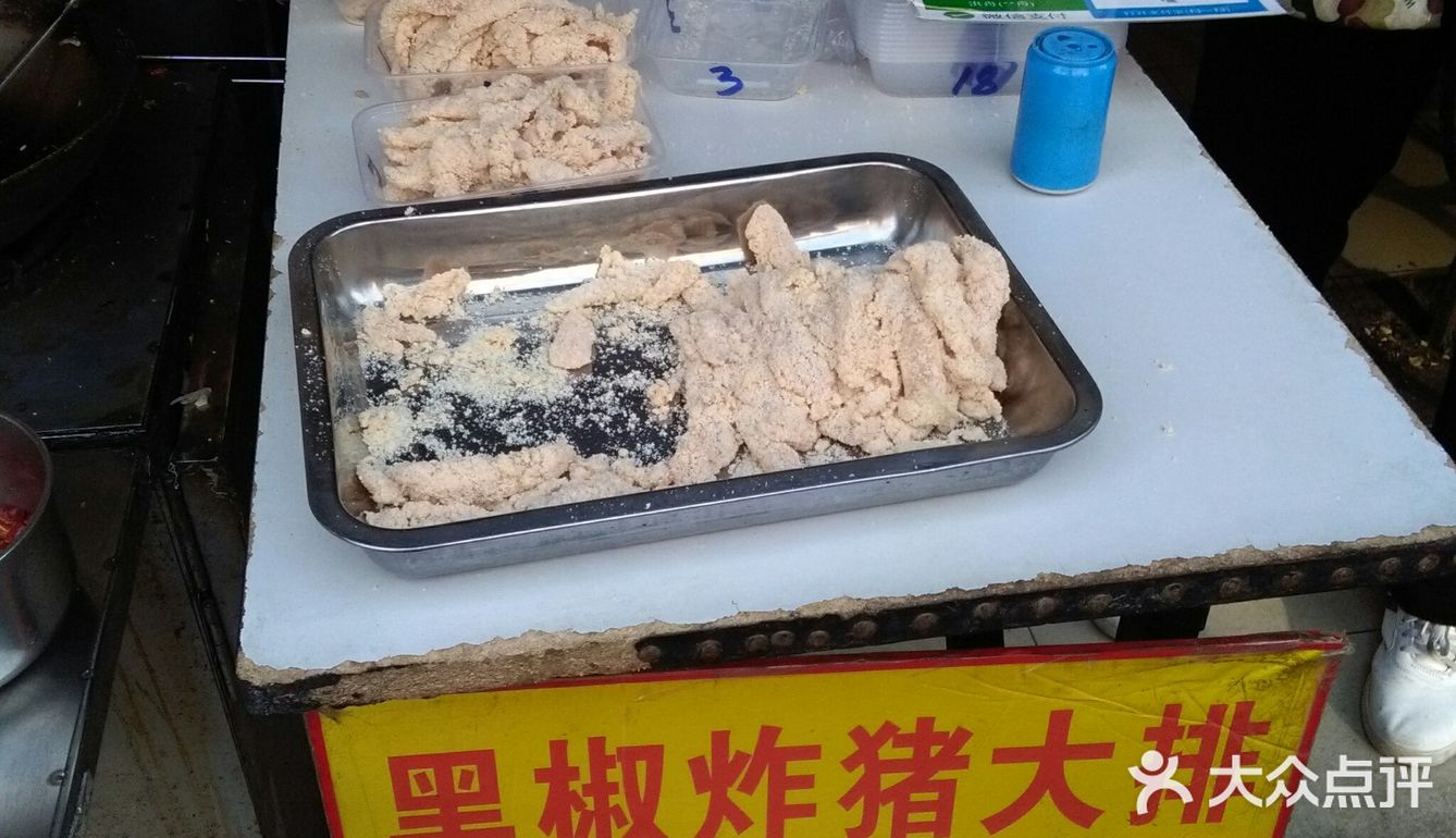 一家炸猪排铺子因为店员春节没有回乡，得以早早开业