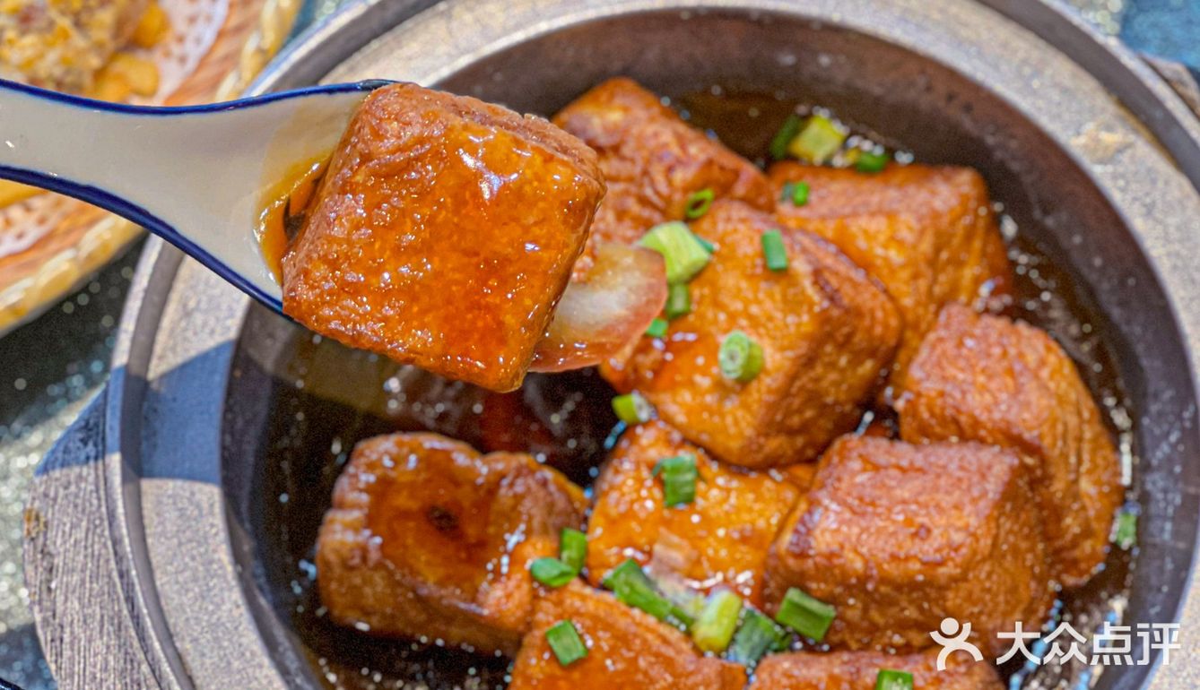 这个乳鸽真滴会bao汁，又嫩又脆！