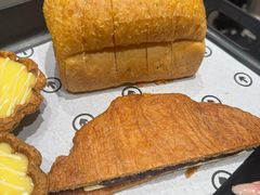 -HOT CRUSH趁热集合·现烤面包(上海环球港店)